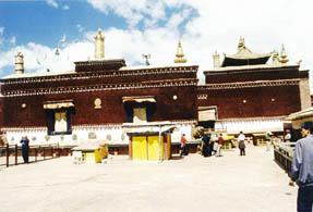 Potala-dakterras copy.jpg (120908 bytes)